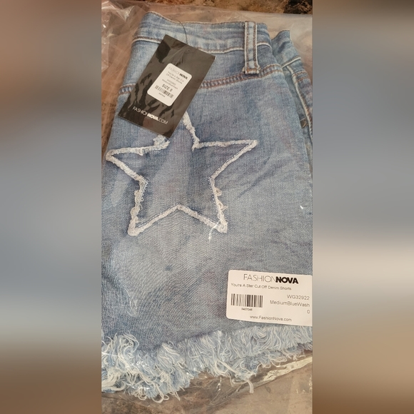 Fashion Nova- You're a Star Cut Off Denim Shorts *NWT* - Picture 8 of 10